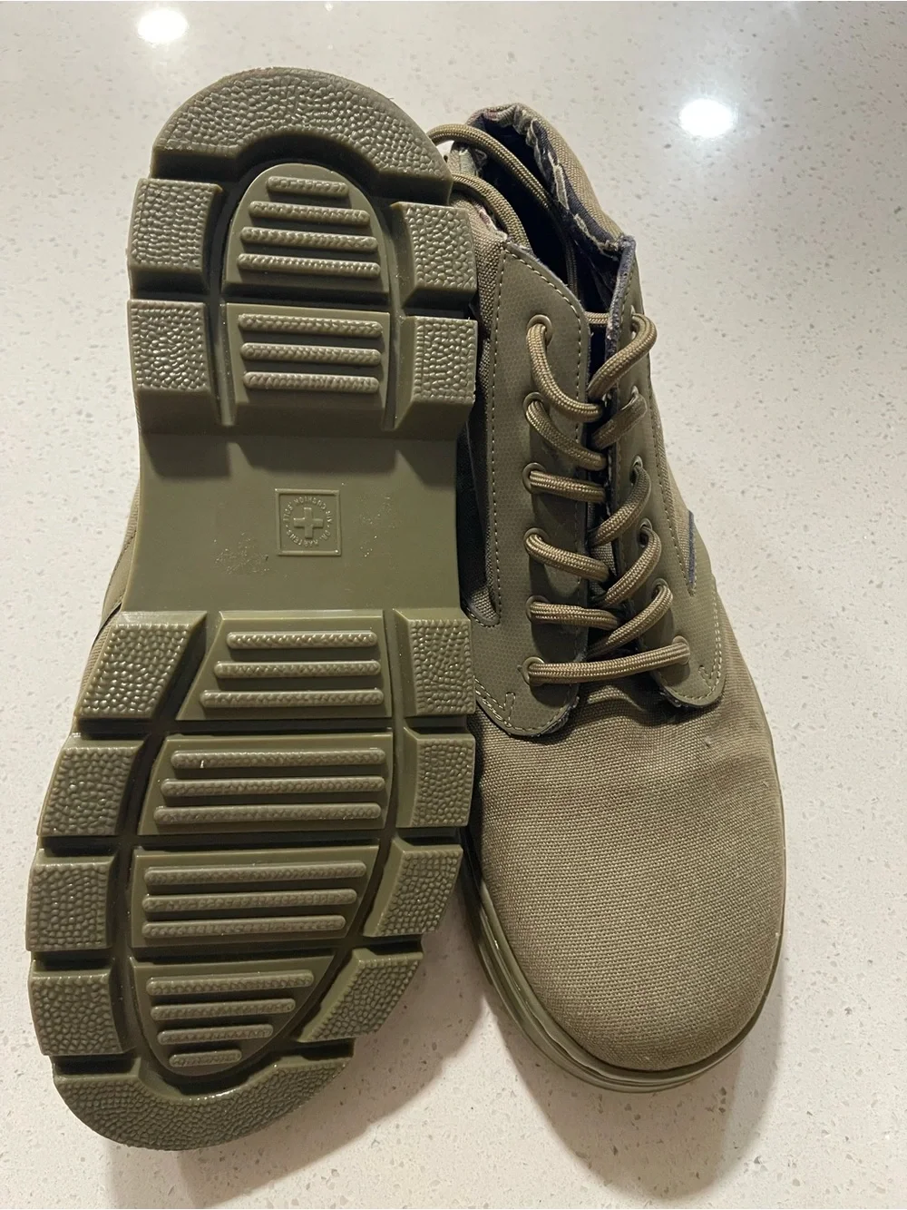 Dr.‎ Martens Bonny II Olive Green Chukka Boots Unisex Size 8